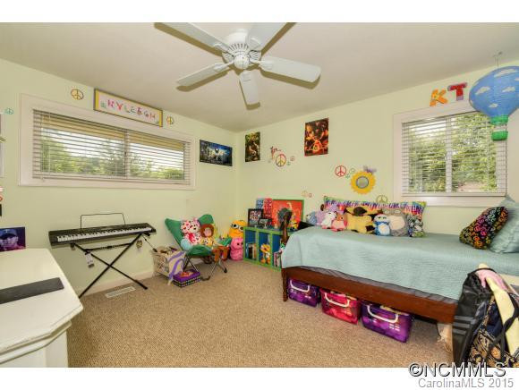 147 Camelot Drive - Photo 22