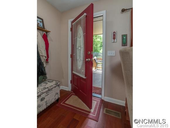 109 Glen View Rd - Photo 2