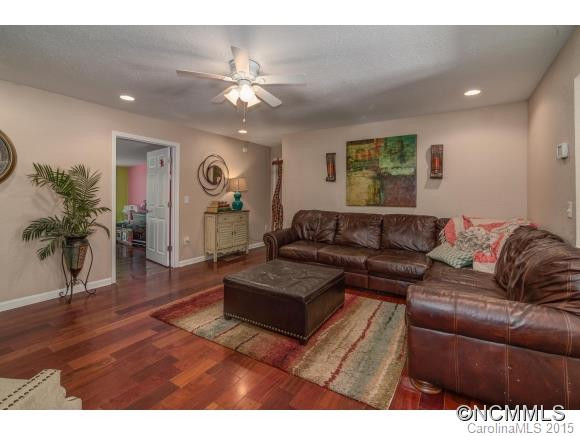 109 Glen View Rd - Photo 3