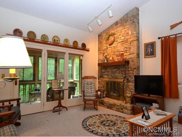 501 WHITE OAK DRIVE - Photo 2