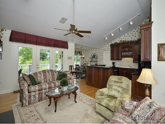 471 Cardinal Lane - Photo 4