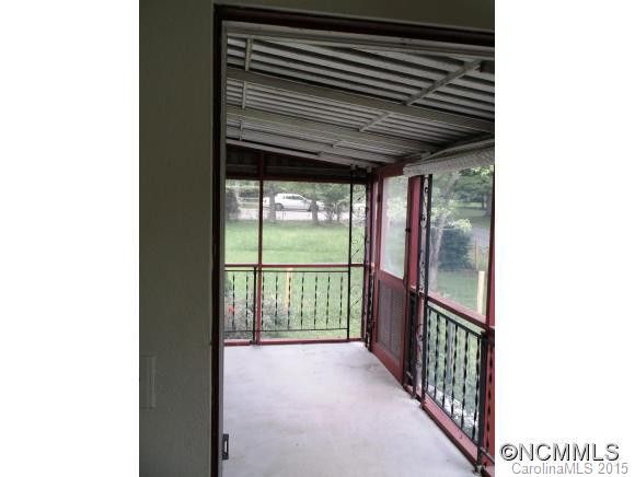 190 Oakdale Road - Photo 5