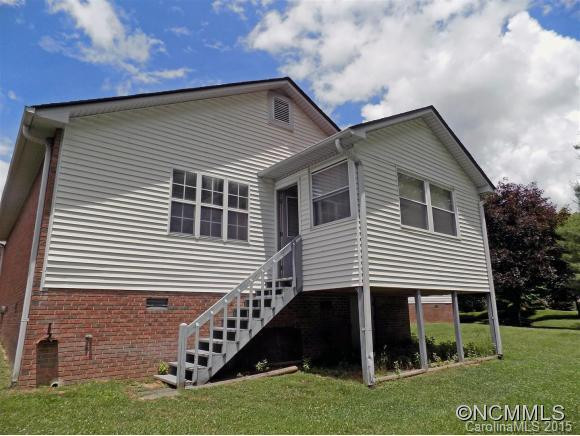 205 Hampton Court - Photo 2