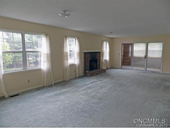 205 Hampton Court - Photo 3