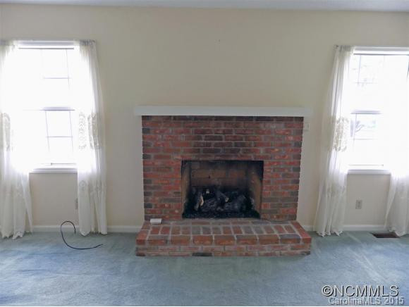 205 Hampton Court - Photo 4