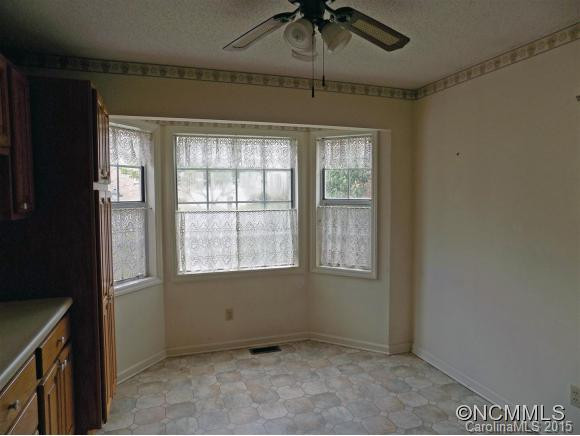 205 Hampton Court - Photo 6