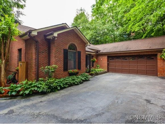 10 Caroline Dr