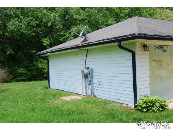 122 Crest Rd - Photo 2
