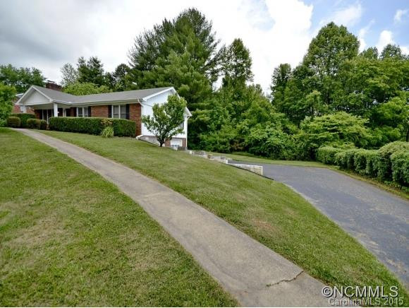 307 WOODY LANE - Photo 2