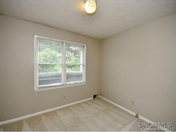 307 WOODY LANE - Photo 11