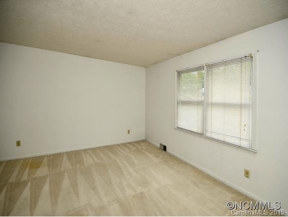 307 WOODY LANE - Photo 12