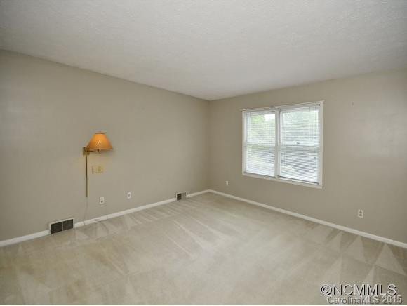 307 WOODY LANE - Photo 10