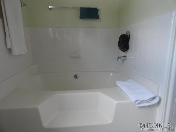 1015 Thorncrest. Drive - Photo 12