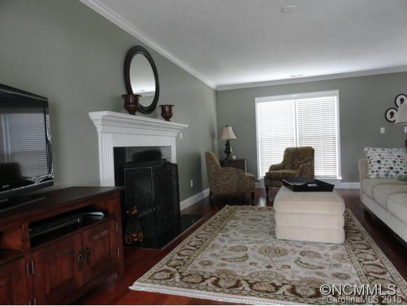 1015 Thorncrest. Drive - Photo 5
