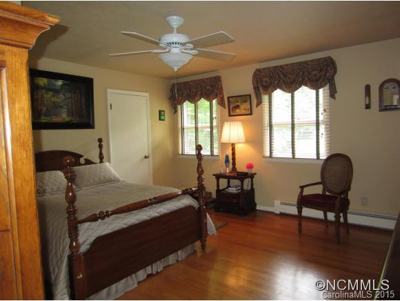526 Overhill Dr - Photo 11