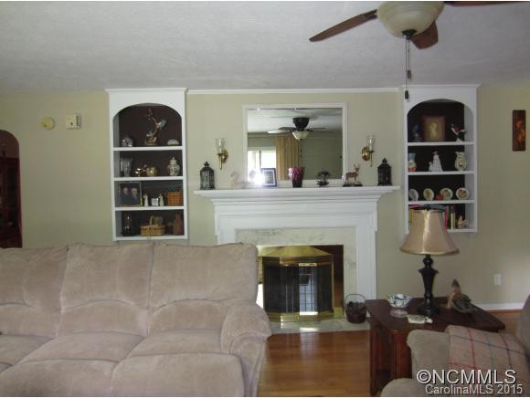 526 Overhill Dr - Photo 4