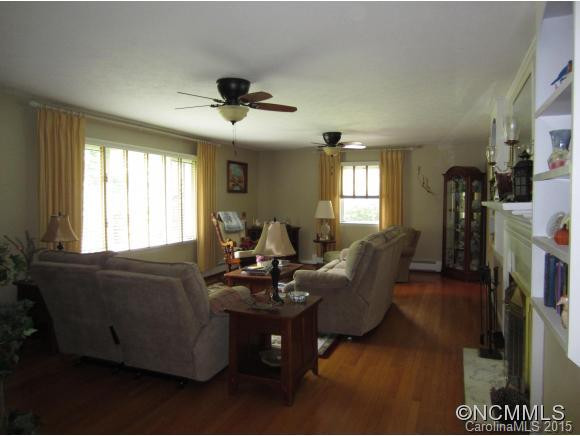 526 Overhill Dr - Photo 5