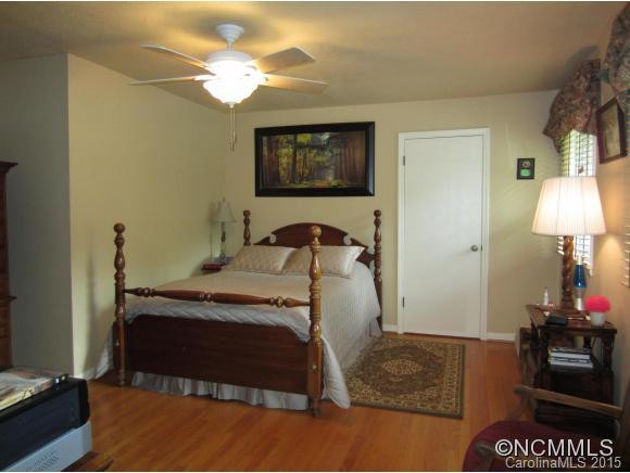 526 Overhill Dr - Photo 10