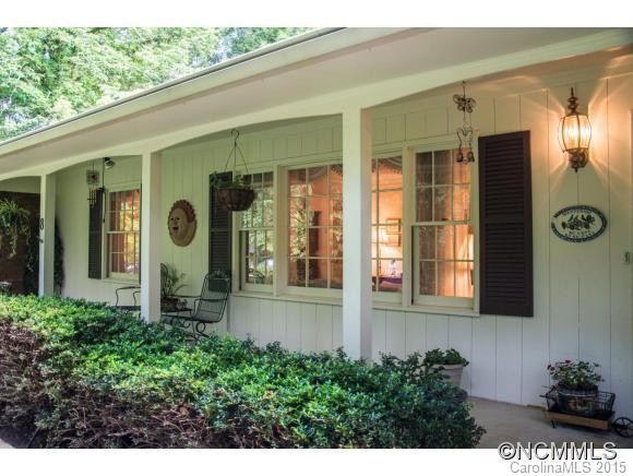 8 Mayfair Drive - Photo 2