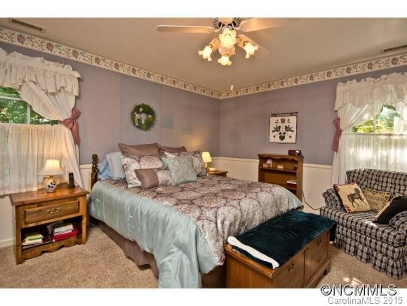 8 Mayfair Drive - Photo 13