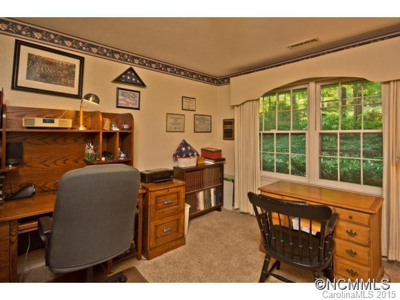 8 Mayfair Drive - Photo 15