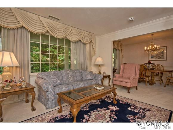 8 Mayfair Drive - Photo 5