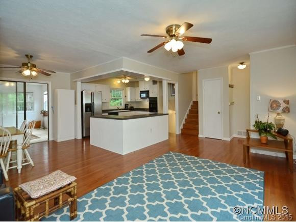 8 BROOKCLIFF DRIVE - Photo 2
