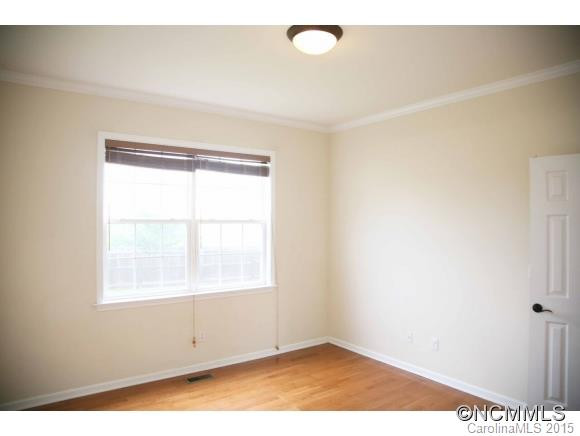 8 Holmes Lane - Photo 12