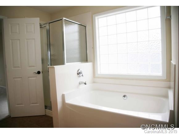 8 Holmes Lane - Photo 16