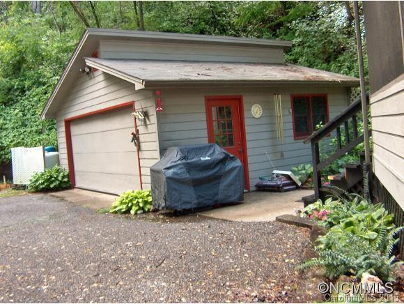 1360 APPLE CREEK ROAD - Photo 4