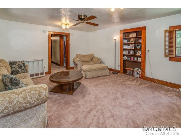 1 Lakeside Dr - Photo 7