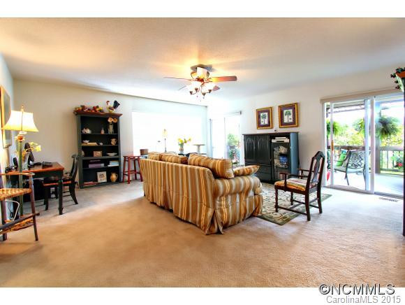 35 E. Danbury Lane - Photo 15