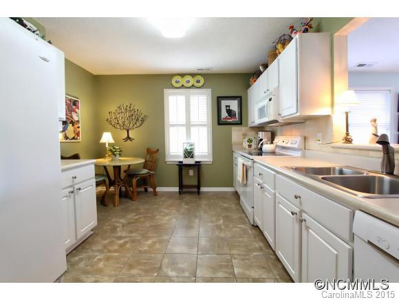 35 E. Danbury Lane - Photo 5