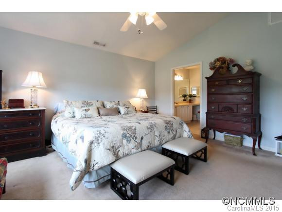 35 E. Danbury Lane - Photo 10