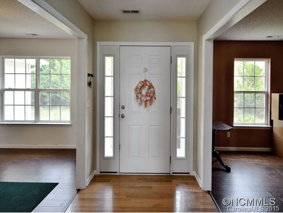 182 SELBY DRIVE - Photo 2