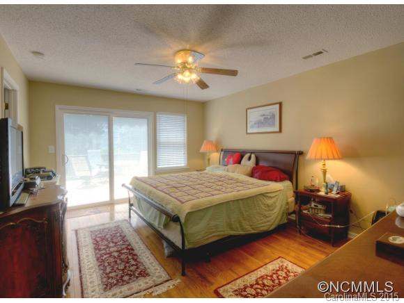5 West Danbury Lane - Photo 4