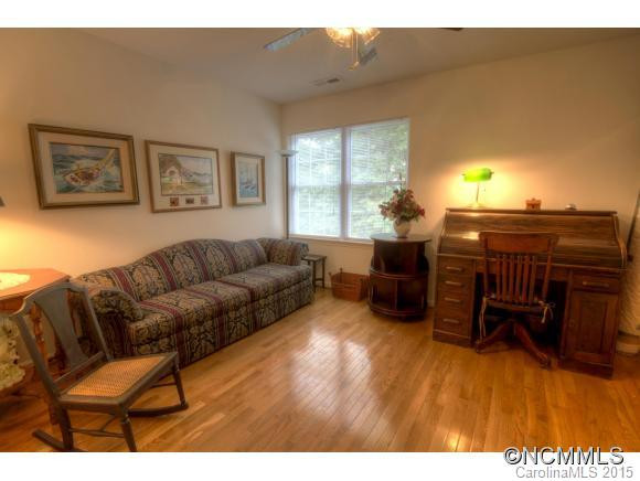 5 West Danbury Lane - Photo 6