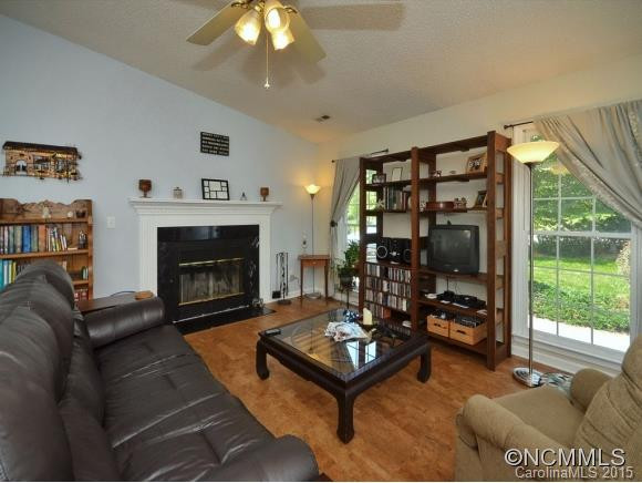 48 MOUNT CARMEL DR - Photo 3