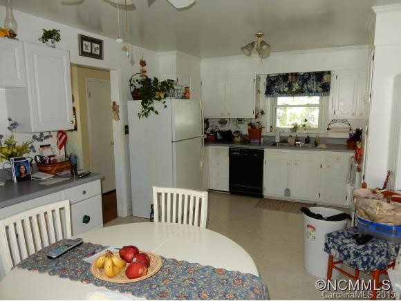 113  Castlerock Drive - Photo 3