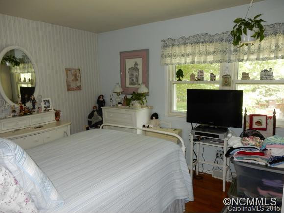 113  Castlerock Drive - Photo 7