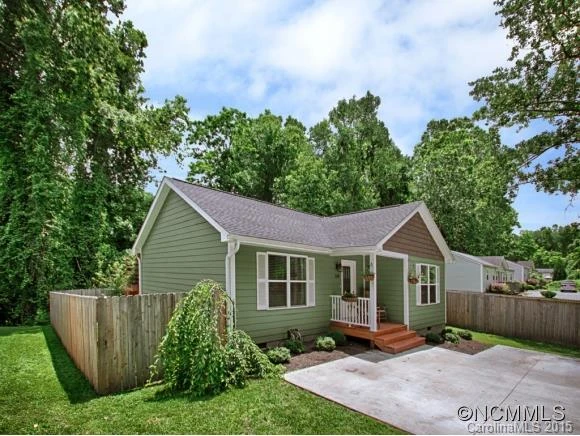 104 IRIS STREET