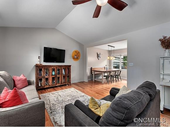 104 IRIS STREET - Photo 4