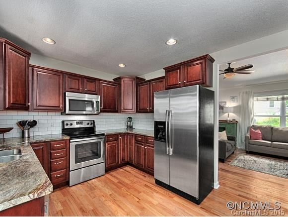 104 IRIS STREET - Photo 7