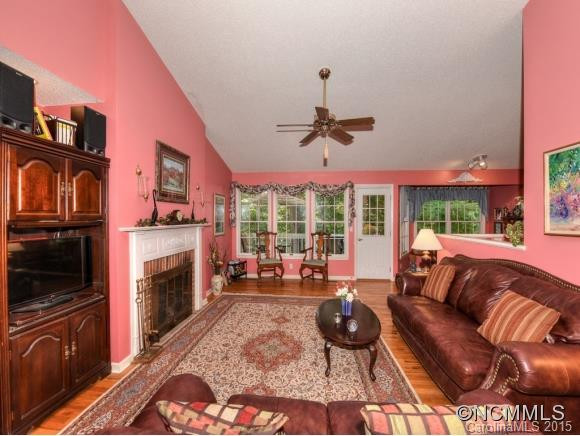 163 Foxwood Drive - Photo 2