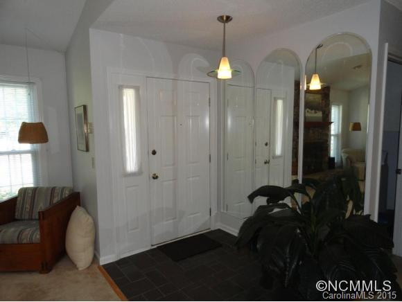 217 Hampton Ct. - Photo 2