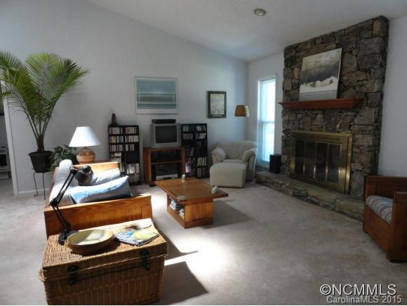 217 Hampton Ct. - Photo 3