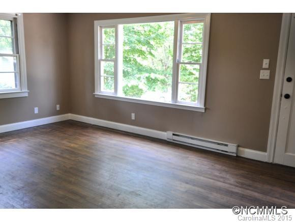 560 Oak Hill Ct. - Photo 2