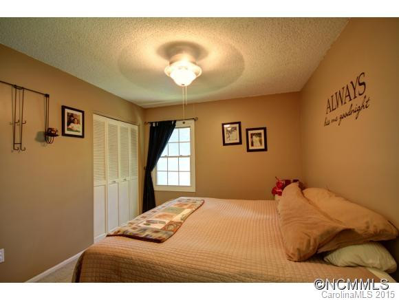 53 Fieldcrest Road - Photo 8