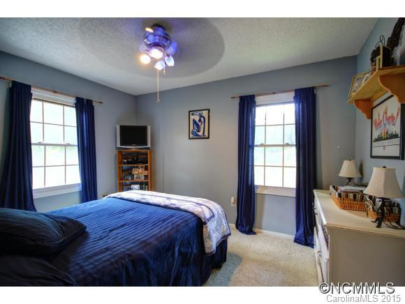 53 Fieldcrest Road - Photo 10