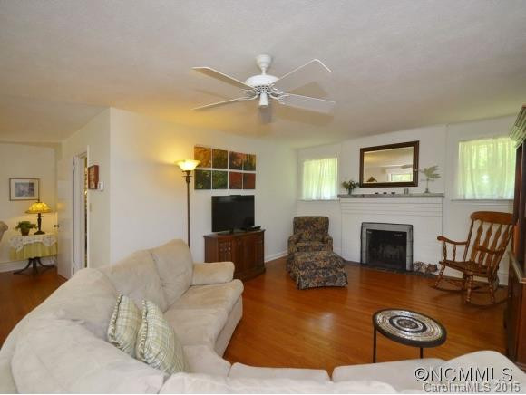 3146 CHARLYNE DRIVE - Photo 4